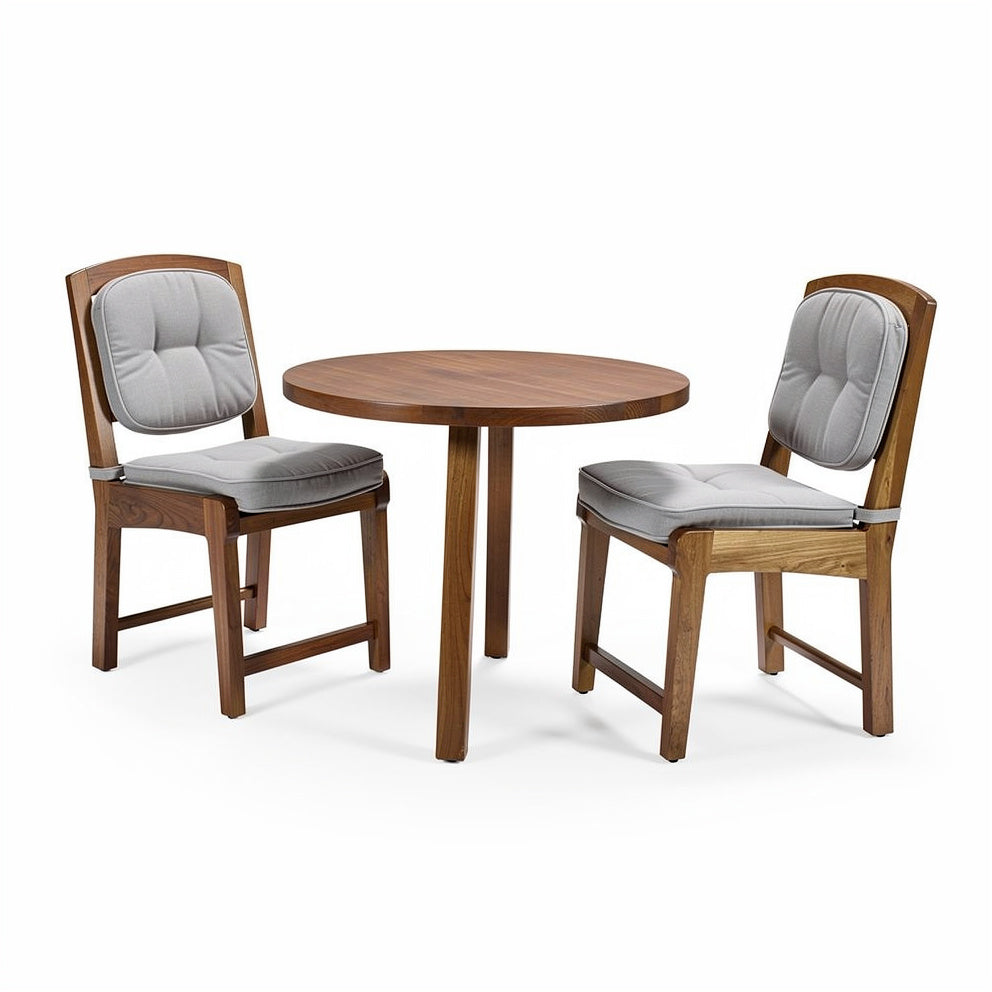 Eenvoudige Houten Eettafel met Comfortabele Stoffen Stoelen