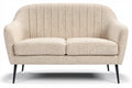 Moderne beige loveseat met gestreepte bekleding en zwarte poten