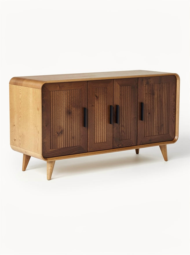 Moderne Houten Dressoir met Strakke Lijnen en Ingewerkte Deuren